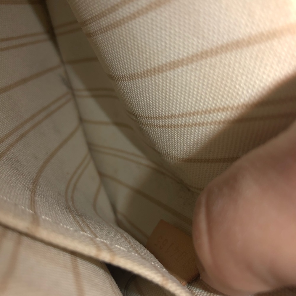 Damier Azur Neverfull Pouch Wristlet - Picture 7 of 8